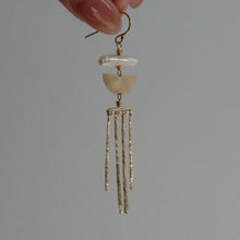 Load image into Gallery viewer, Midnight Dance Pearl Earrings