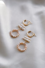 Load image into Gallery viewer, Rosewater Pearl Earrings