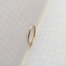 Load image into Gallery viewer, Minimalist Hammered Ring
