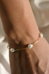 White Pearl River Bracelet