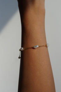 White Pearl River Bracelet