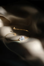 Load image into Gallery viewer, Pearl Wrist Bangle